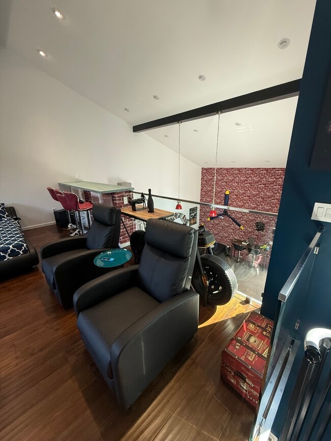 Building Photo - 18003 Tiara St