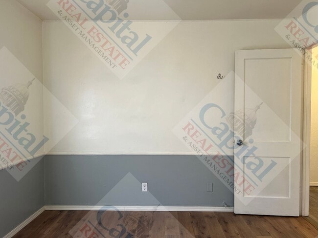 Building Photo - Cozy Cottage