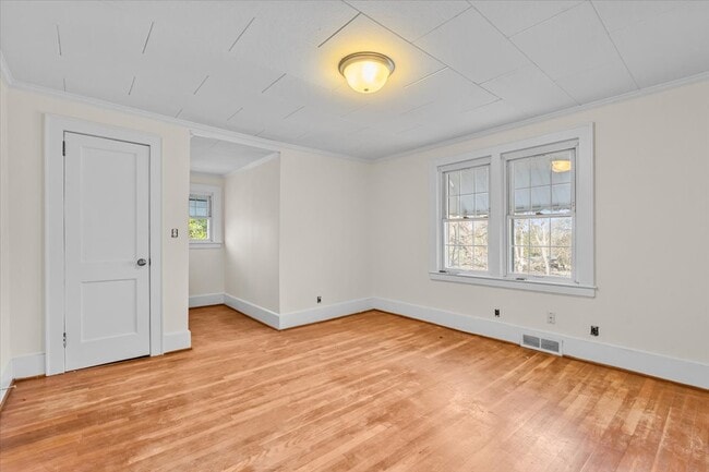 Building Photo - 807 Shamrock Rd