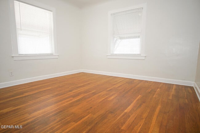 Building Photo - 4416 La Luz Ave