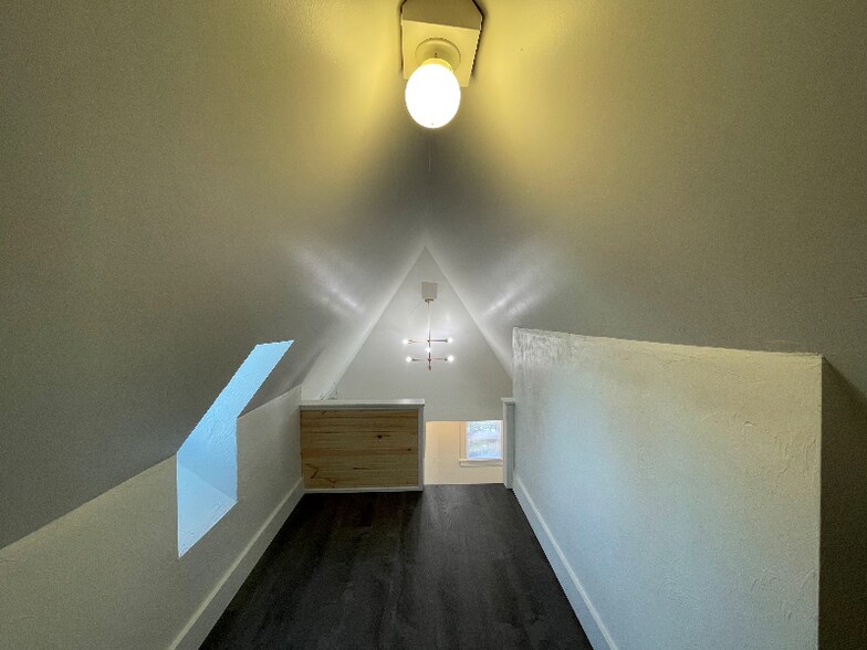 Building Photo - 8 Barnes St