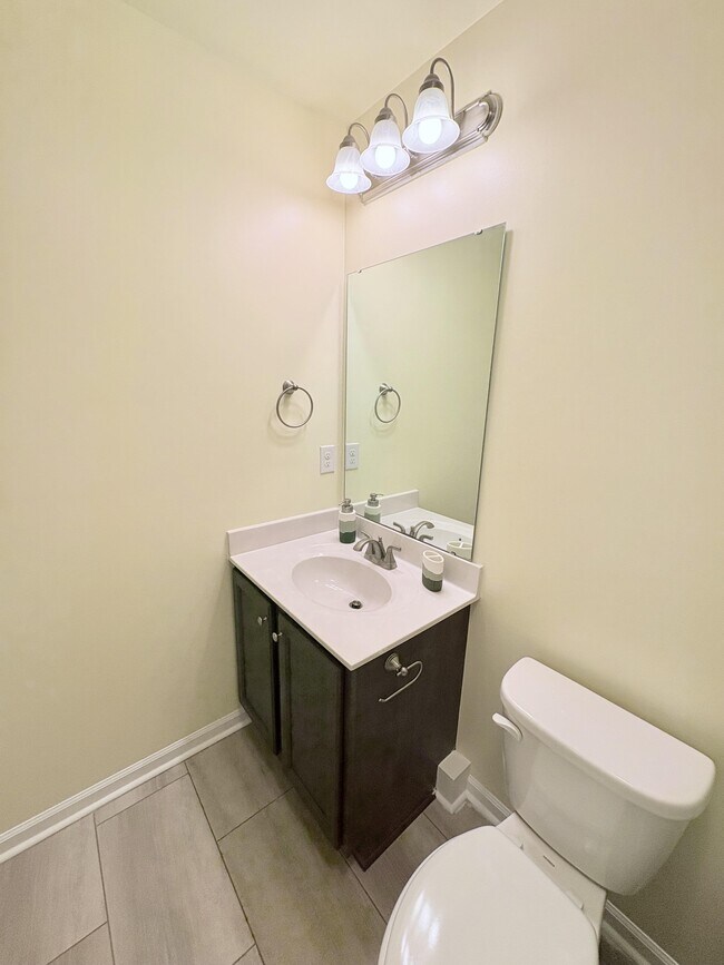 Building Photo - 456 Sullivan Loop Rd