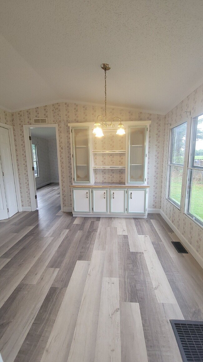 Building Photo - " 2-Bed, 2-Bath Mobile Home Retreat in Tan...