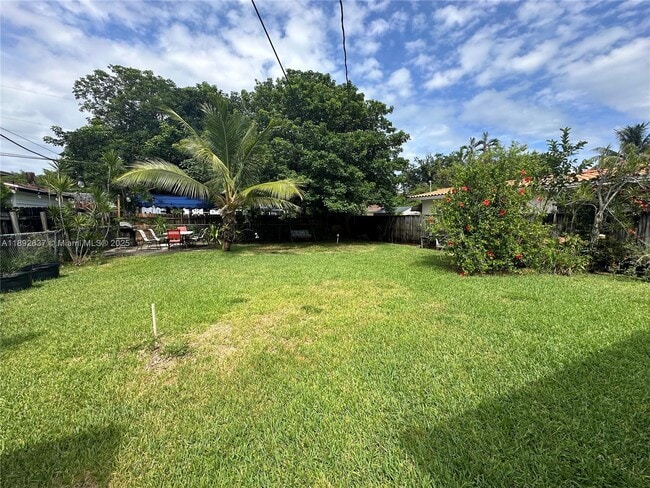 Building Photo - 2155 Biarritz Dr