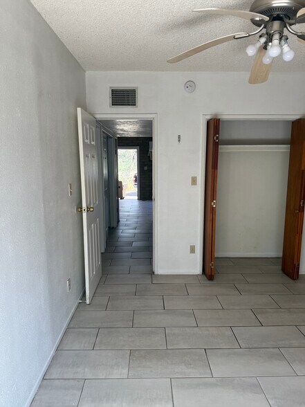 Building Photo - 450 Via Lechuza