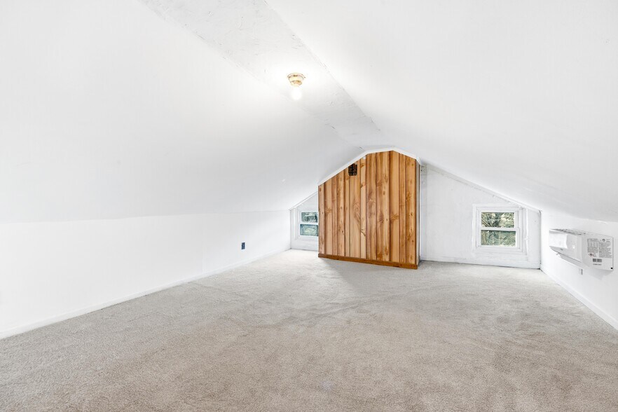 Building Photo - 3110 Main St