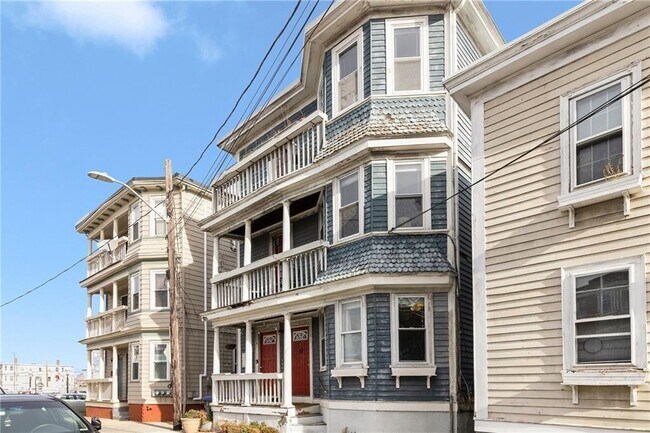 Building Photo - 5 Solar St
