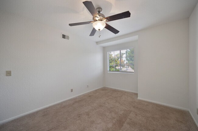 Building Photo - CHARMING HOME IN TEMECULA 3 BD/2.5 BA | OV...