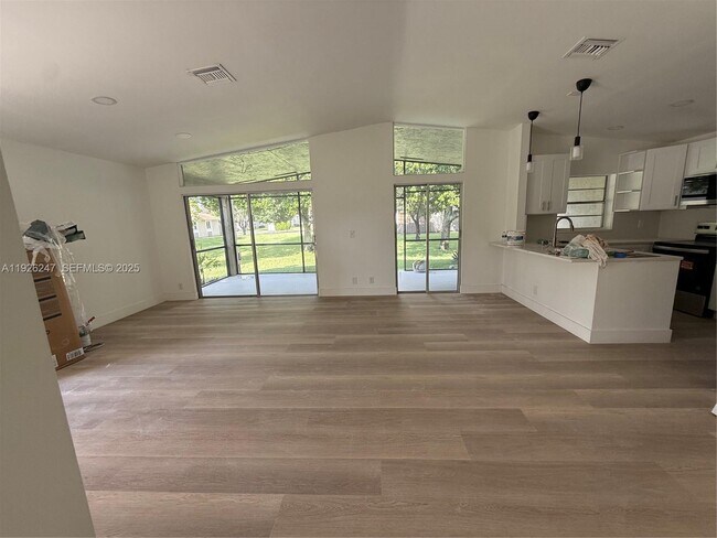 Building Photo - 15749 Woodgate Ct