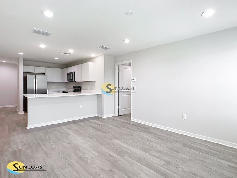 Building Photo - 3821 SW 43rd Ct