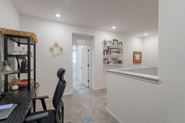 Building Photo - 2629 S Equestrian Dr