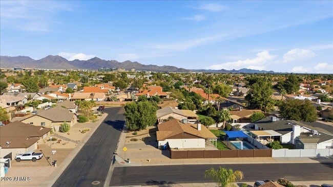 Building Photo - 6101 E Greenway Ln