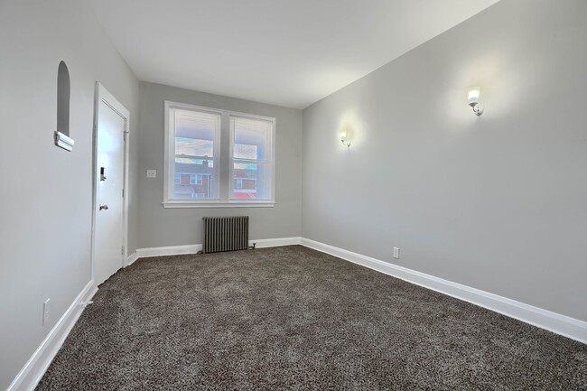 Building Photo - 1314 N Kenwood Ave