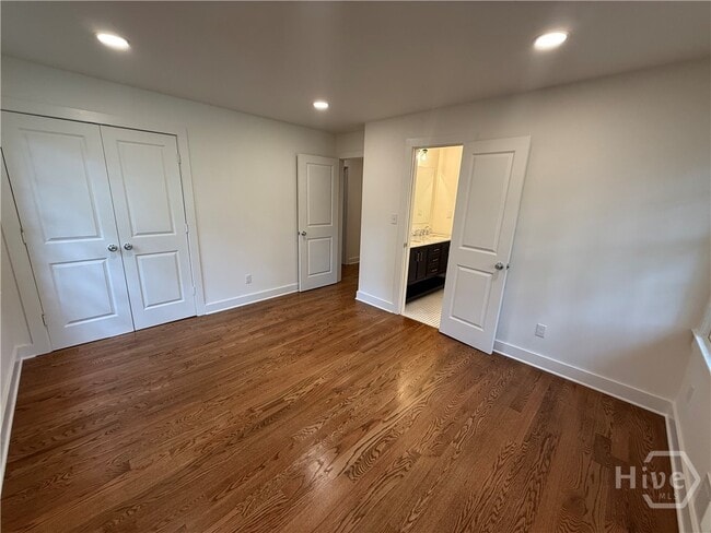 Building Photo - 185 Landor Dr