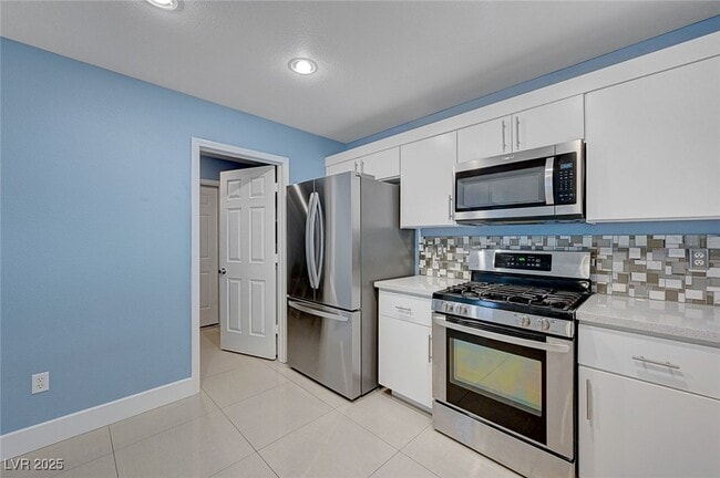 Building Photo - 5470 Logville St