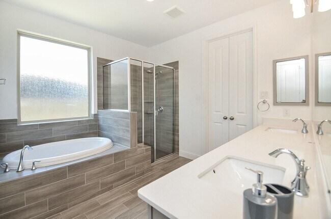 Building Photo - 6502 Wild Holw Ct