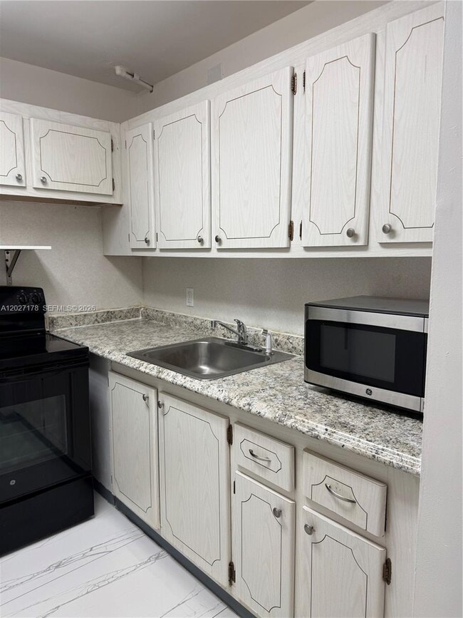 Building Photo - 111 Tilford F