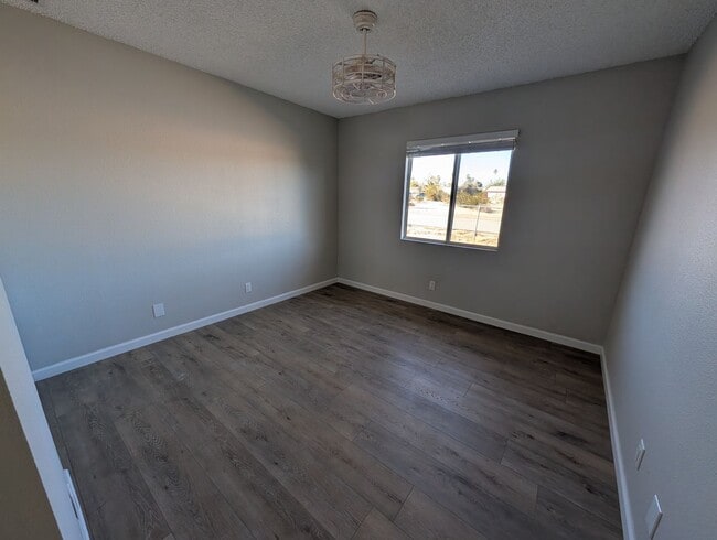 Building Photo - Perfect Family Home: 3-Bedroom, 2-Bath Gem