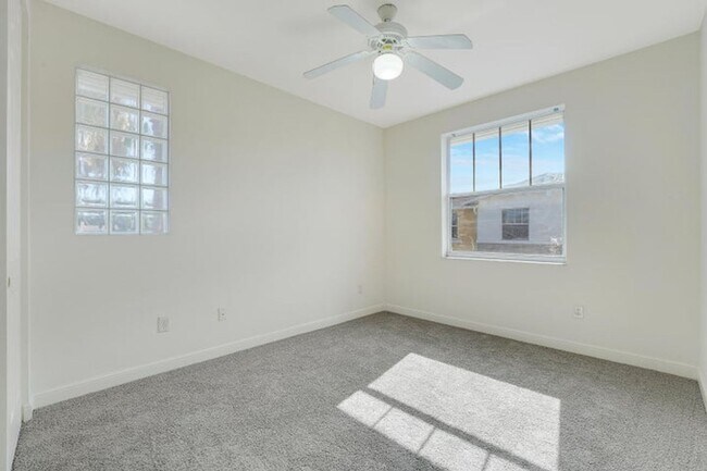 Building Photo - 441 Amador Ln