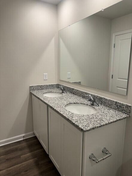 Building Photo - 121 Tigney Dr