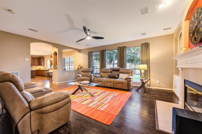 Building Photo - 3211 Hickory Grove Ln