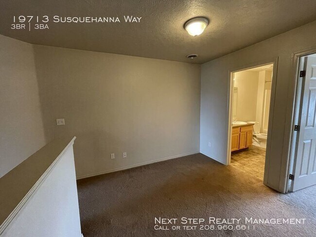 Building Photo - 3 Bed 2.5 Bath Home