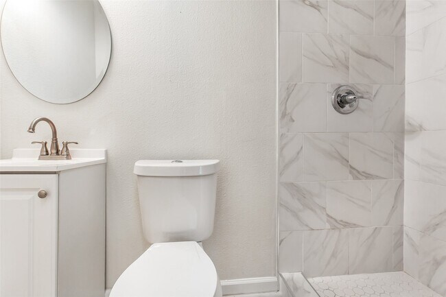 Building Photo - 3928 Valley Ridge Rd