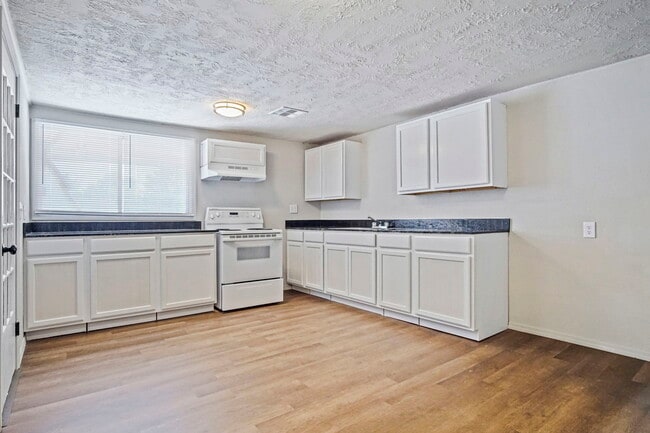 Building Photo - 3009 SE 18th St