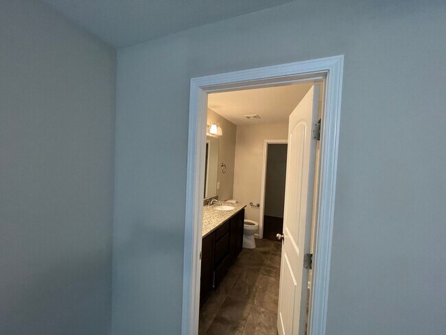 Building Photo - Beautiful Goodlettsville Condo Rental – 2 Bed, 2.5 Bath