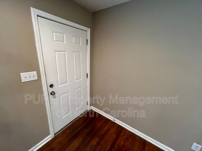 Building Photo - 4304 Wedgewood Dr