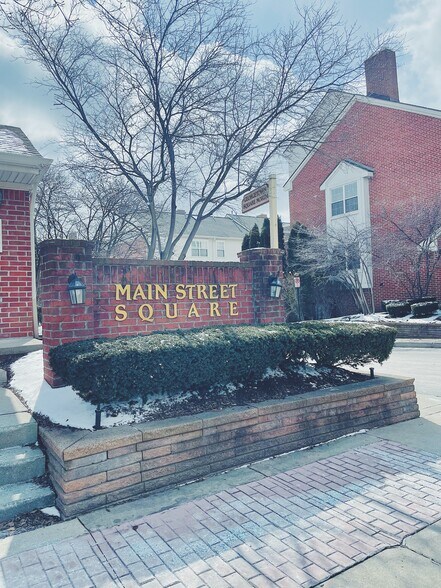 Building Photo - 163 W Kenilworth Ave