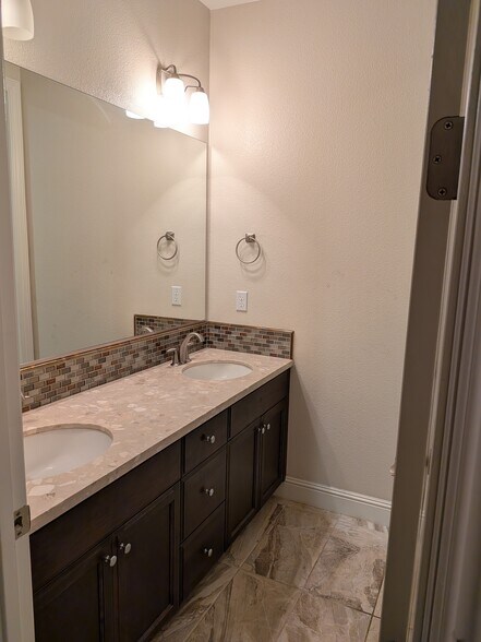 Upstairs Bathroom - 427 Silvercrown Way