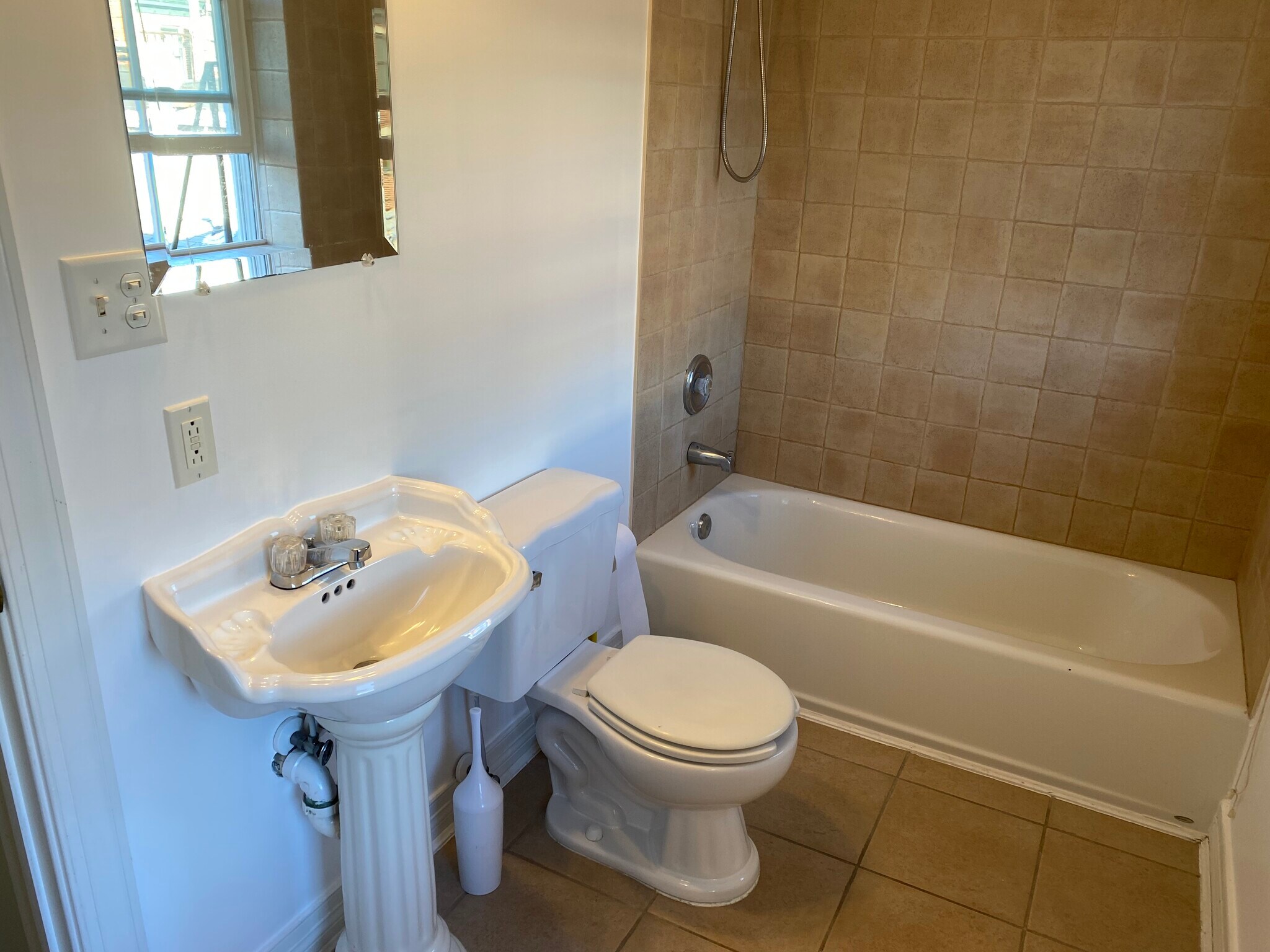 Building Photo - 19 S Broadway