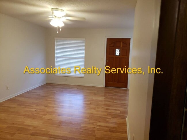 Building Photo - *Sublease* Cute Renovation in Northwood!