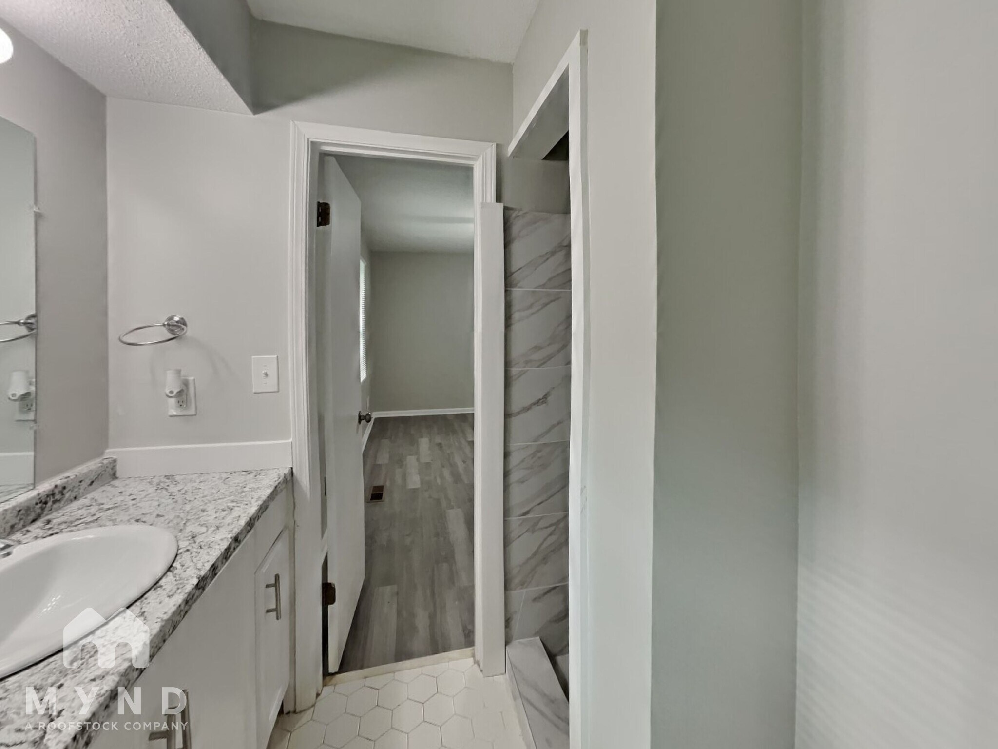 Building Photo - 804 Pine Forest Cir