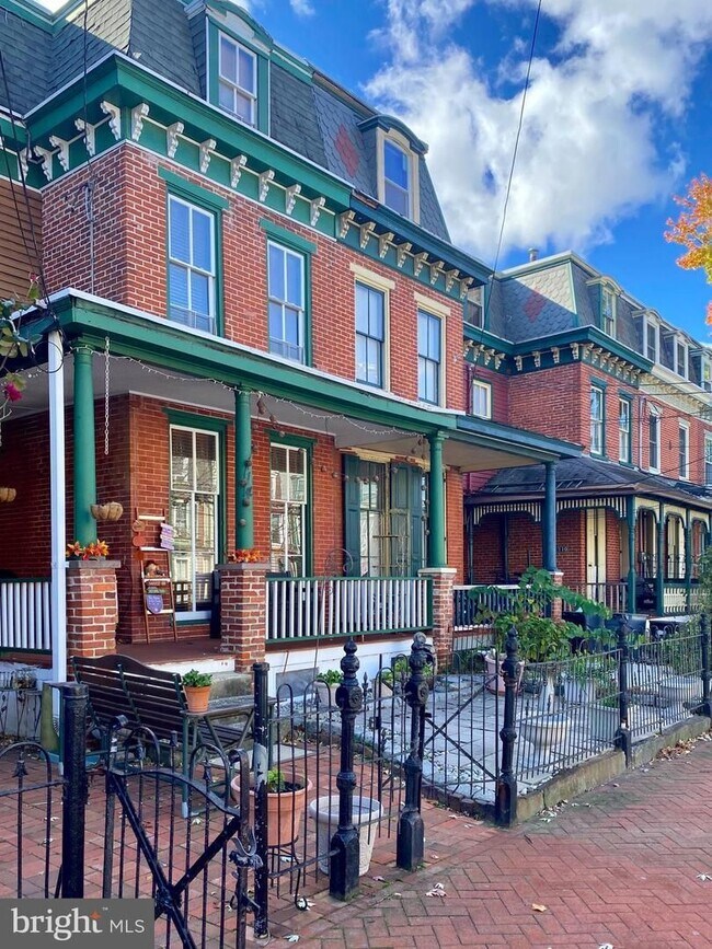 Primary Photo - 112 Linden St