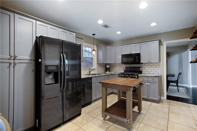 Building Photo - 1825 Hickory Creek Ct NW