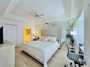 Building Photo - 411 NE Plantation Rd