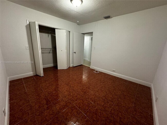 Building Photo - 1060 NW 116th St