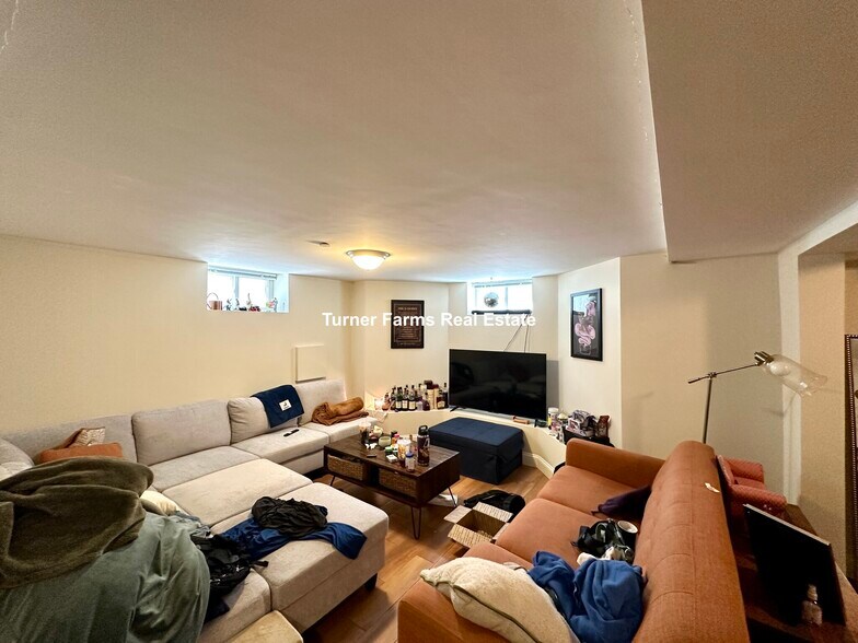 Primary Photo - 10 Marney St