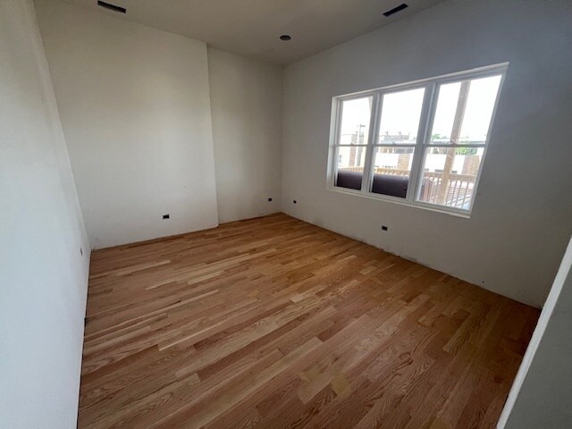 Building Photo - 3726 N Racine Ave