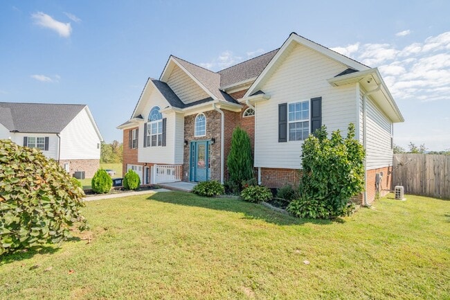 Building Photo - Coming soon!! Harrison Home with Finished Basement & Scenic Views