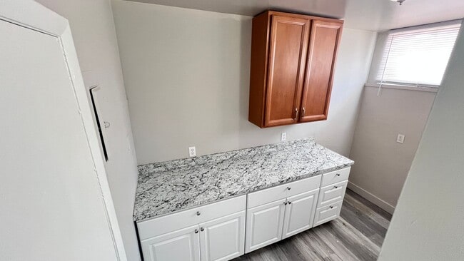 Building Photo - "Second Month of Rent FREE" Charming 2 Bed...