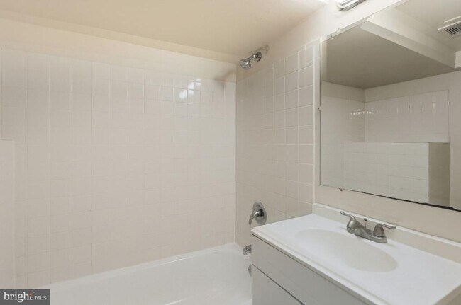 Building Photo - 58 Quincy Pl NE