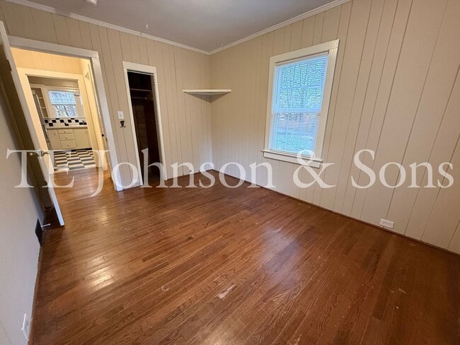 Building Photo - Charming Home with Character and Modern Co...