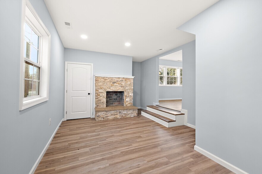 Building Photo - 1201 Tuscola Ave