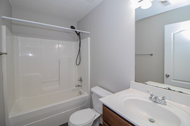 Building Photo - 1716-D Thistlewood Dr
