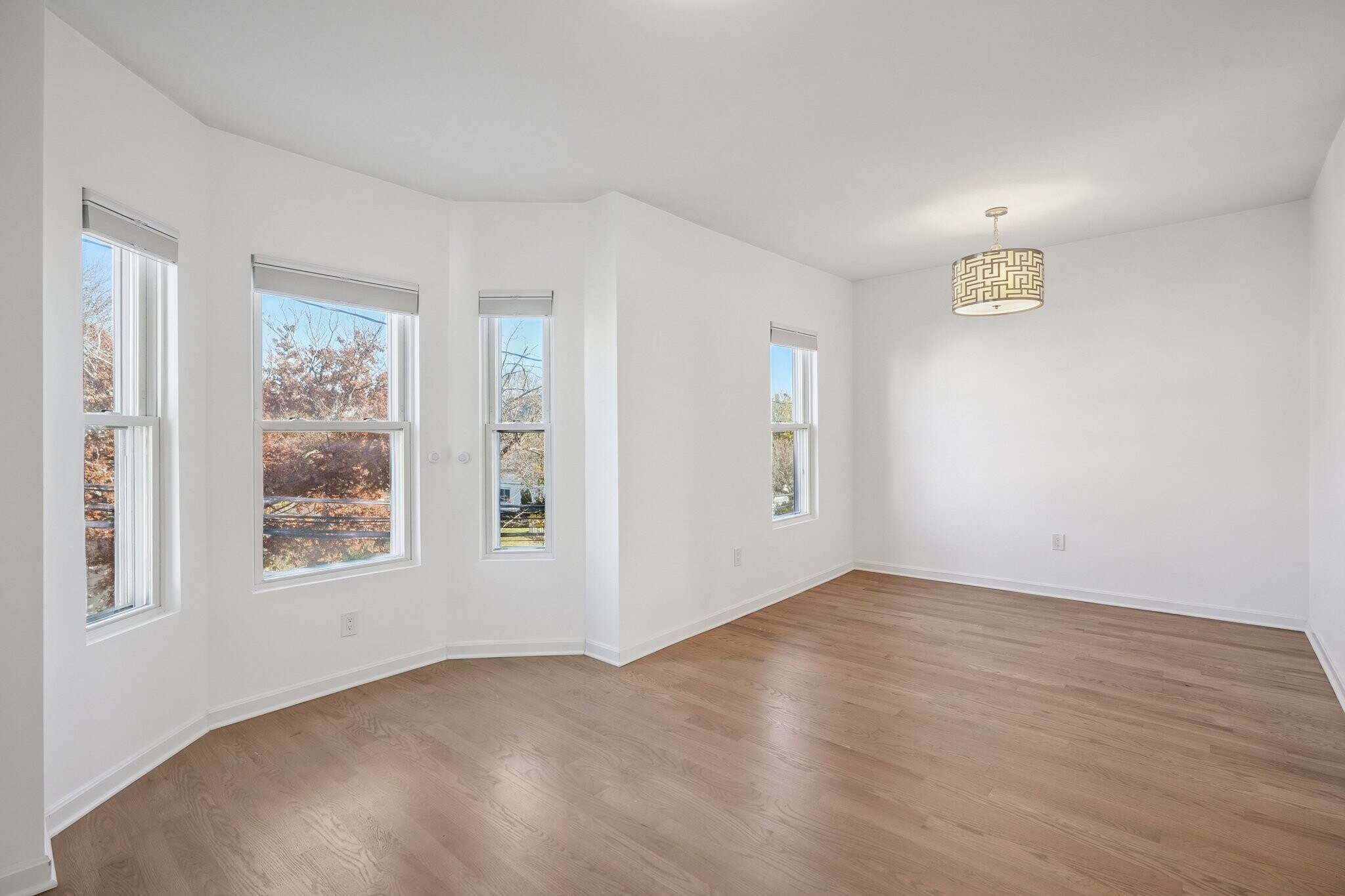 Building Photo - 77 Byron St