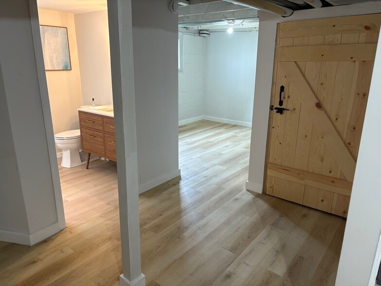 Building Photo - 848 S Harbor Dr