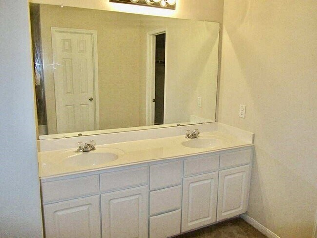 Building Photo - 4810 Blue Spruce Hill St